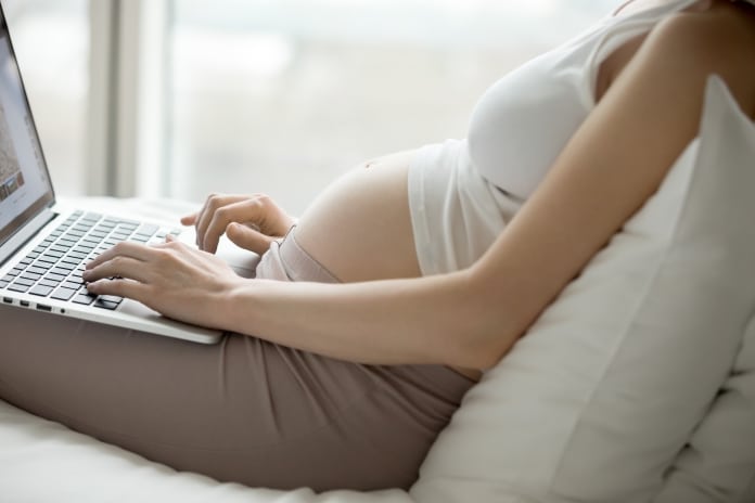 munka otthonról a terhes nők számára