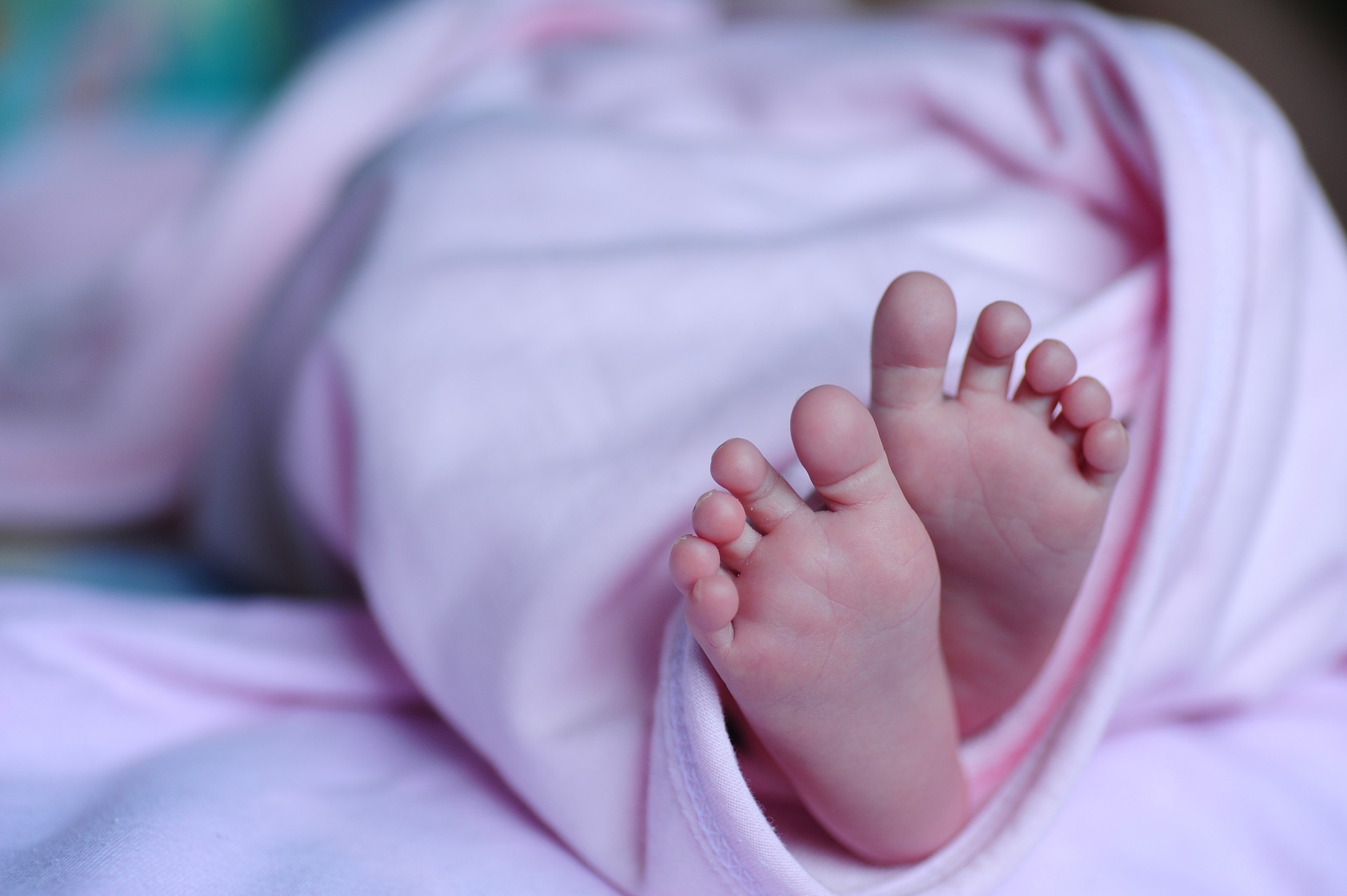Százalékos fogyás újszülött, Kevesebb magyar baba születik, mint tavaly | Euronews
